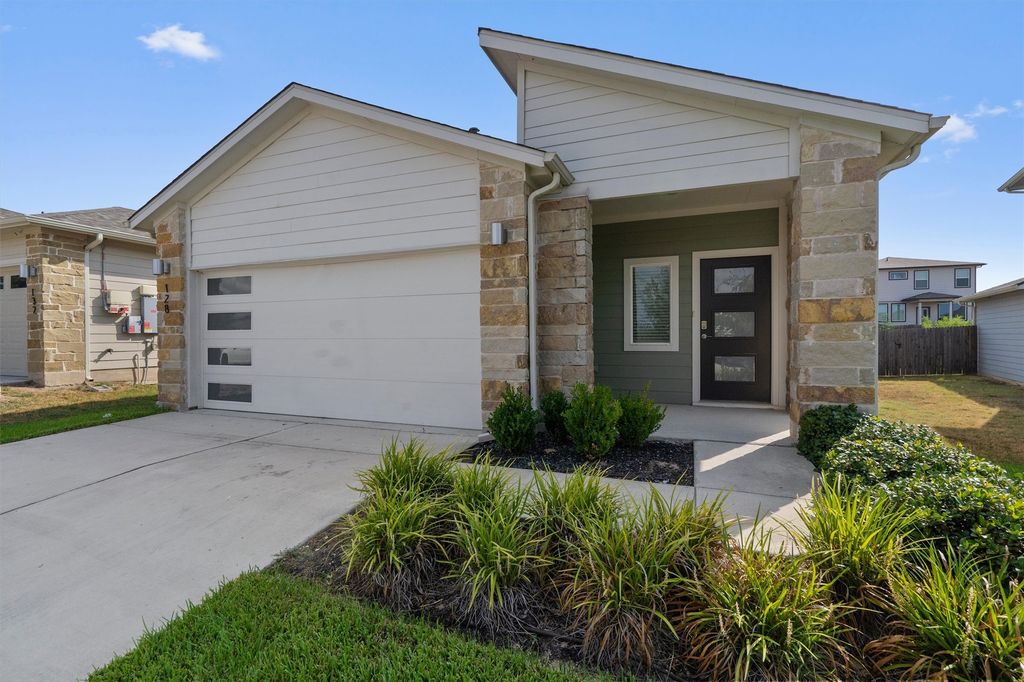 128 Scarborough Way, San Marcos