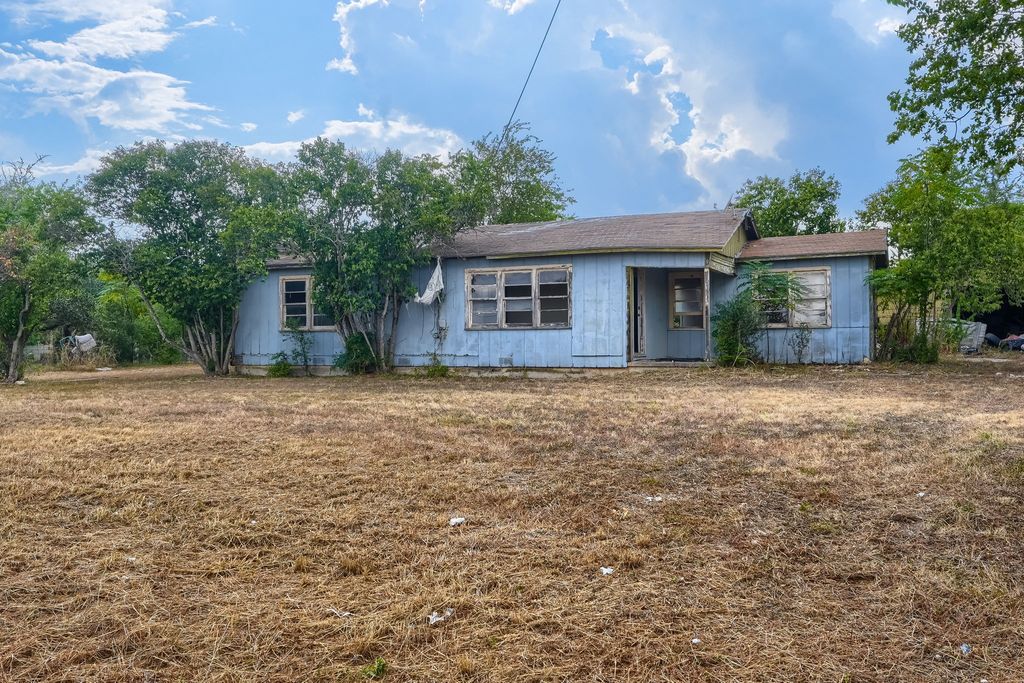2212 Hunter Road, San Marcos