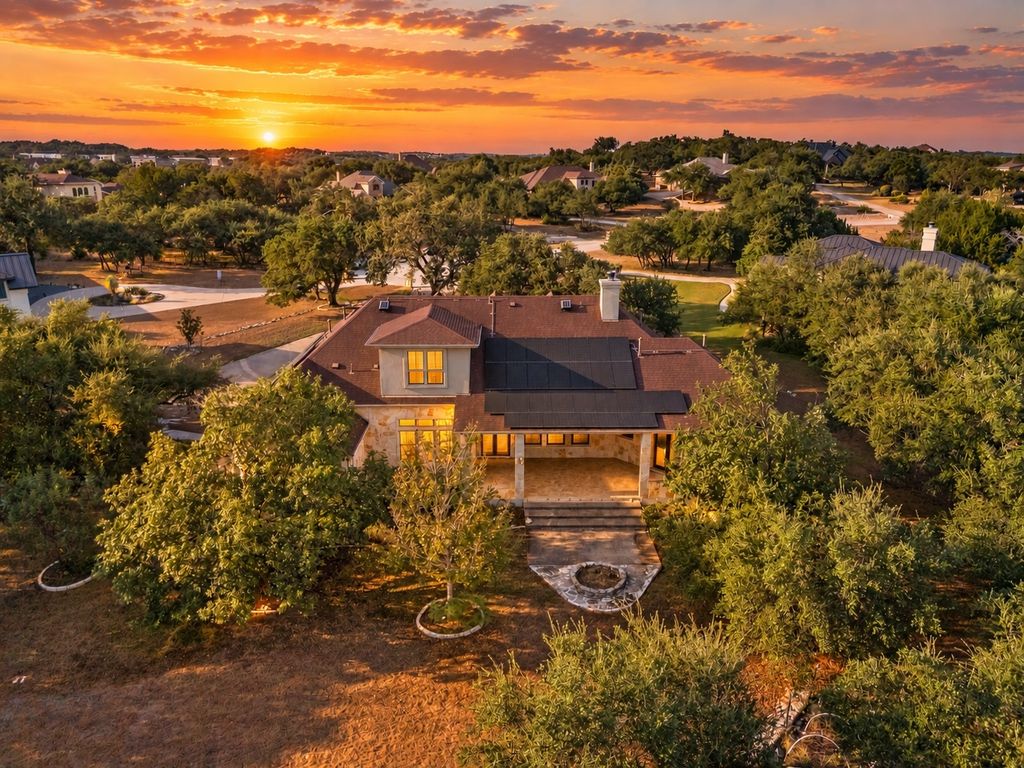275 Lonely Pine Cove, Driftwood