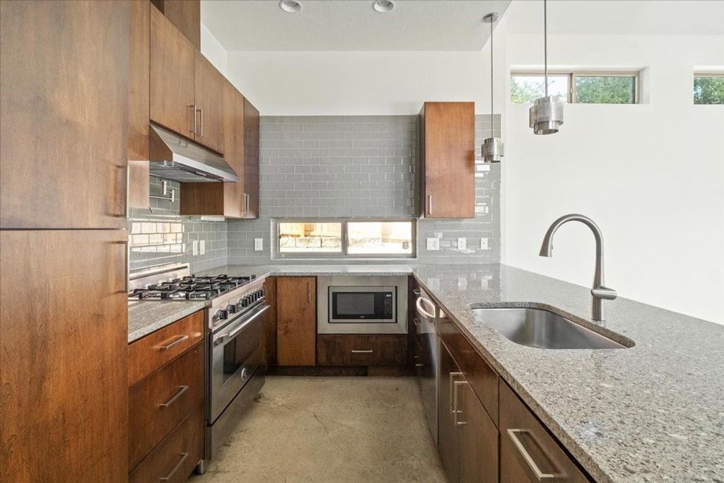 2501 E 9th Street, Austin