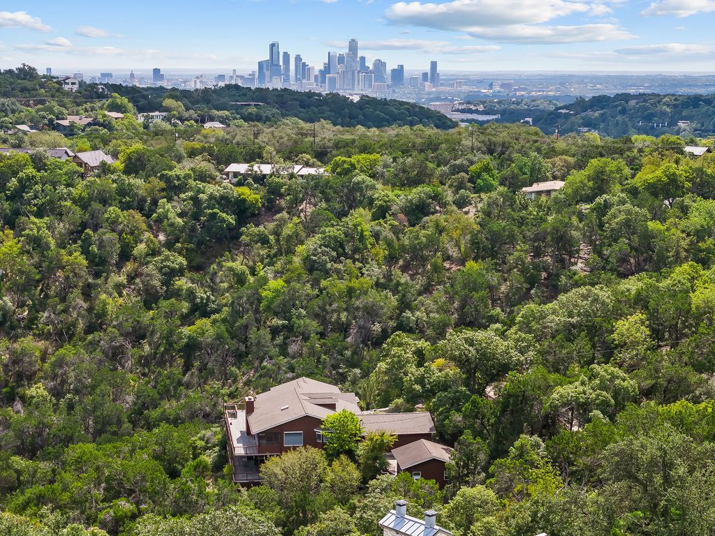 1302 Circle Ridge Drive, West Lake Hills