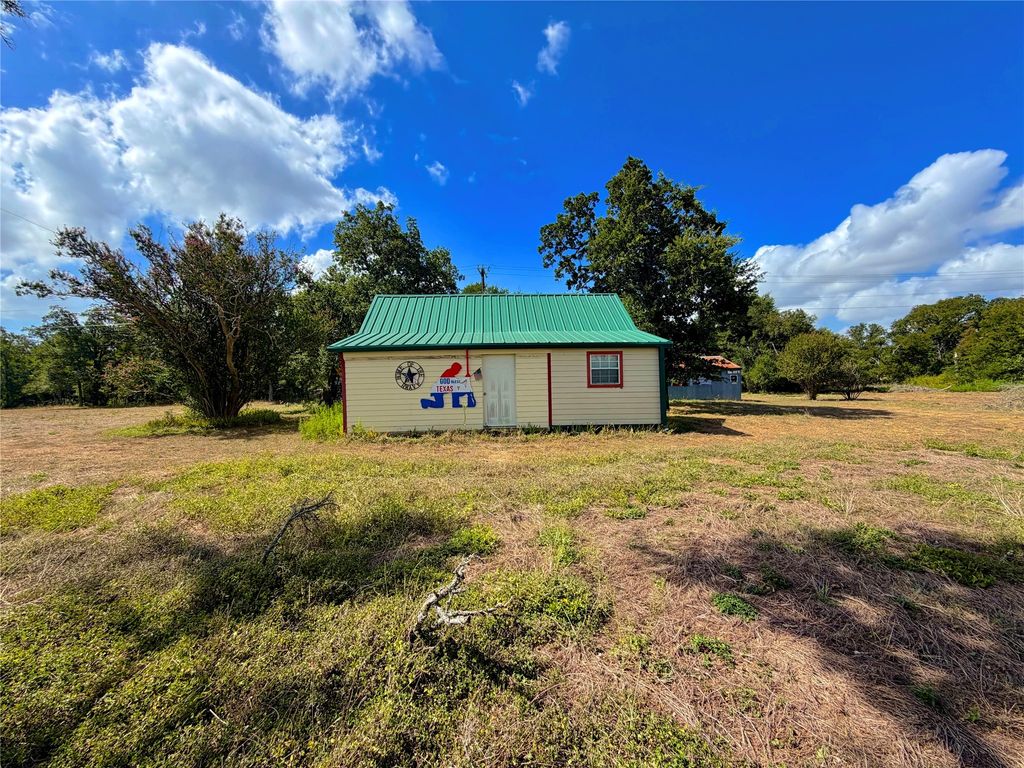 8947 S Fm 1915, Buckholts