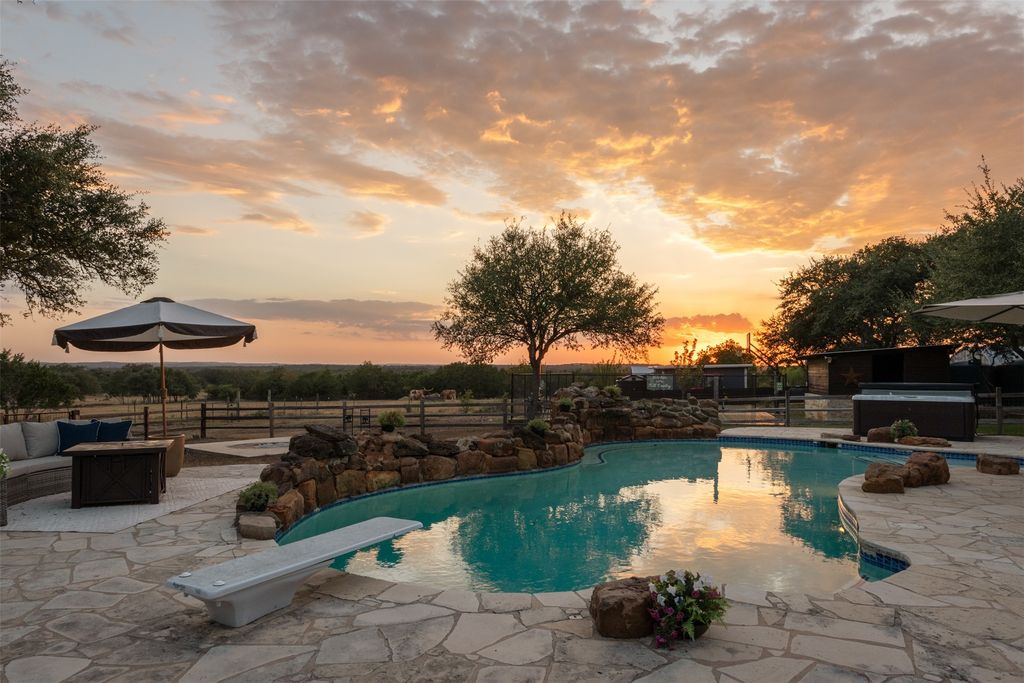 220 Fawn Meadow Drive, Dripping Springs