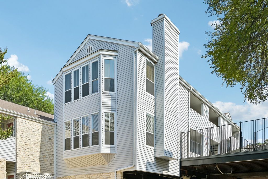 2520 Quarry Road 202, Austin