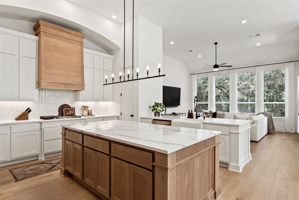 384 Leaning Rock Ridge, Austin