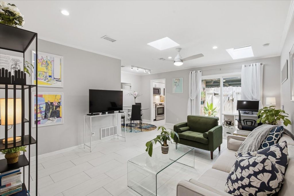 7406 Shadow Hill Drive 104, Austin