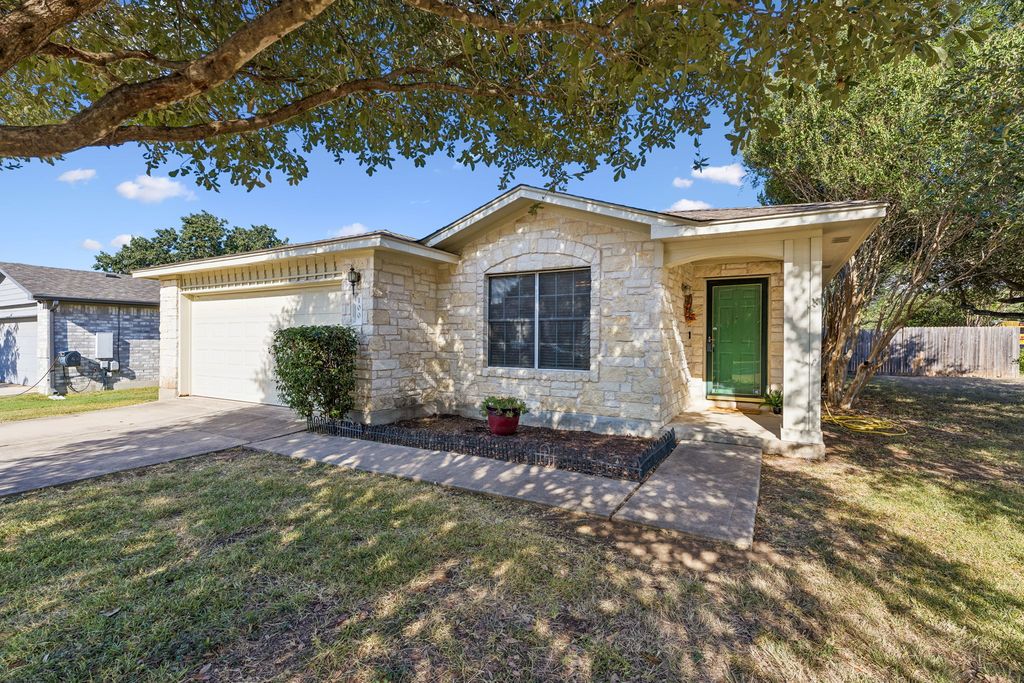 100 Devons Cove, Buda