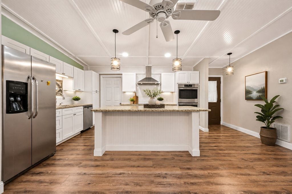 102 Rivercrest Street, Luling