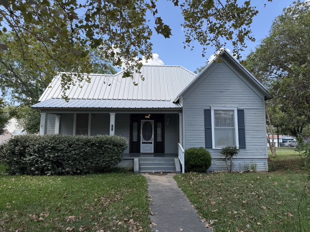701 Garwood Street, Smithville
