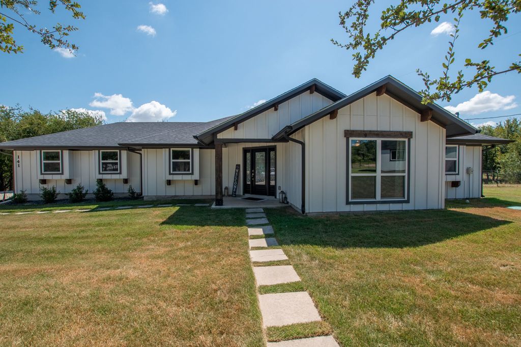 141 Bugatti Court, Burnet
