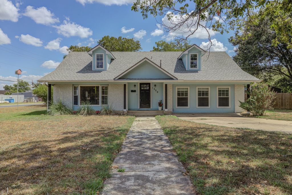 1509 Sw Hill Street, Bastrop