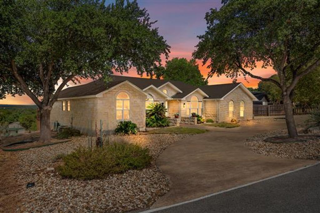 4096 Outpost Trace, Lago Vista