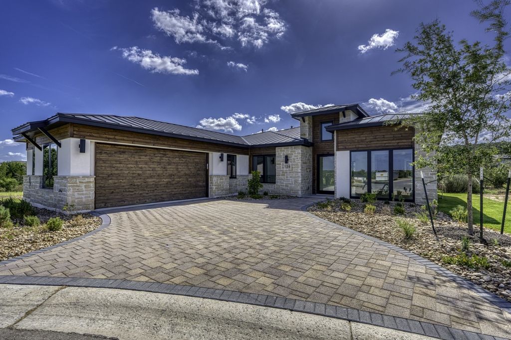 126 Via Roma Court, Horseshoe Bay