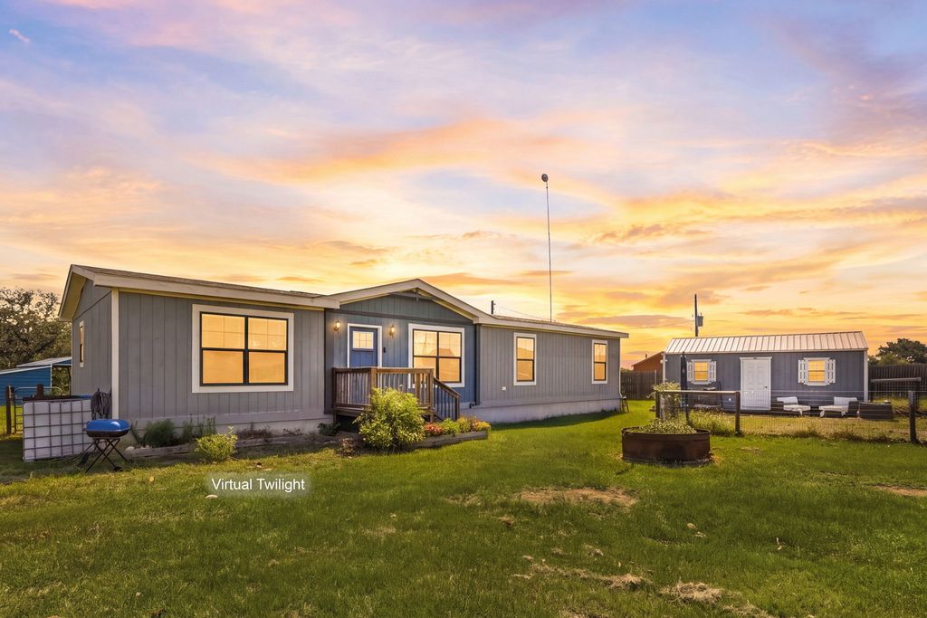 1951 County Road 475, Thrall