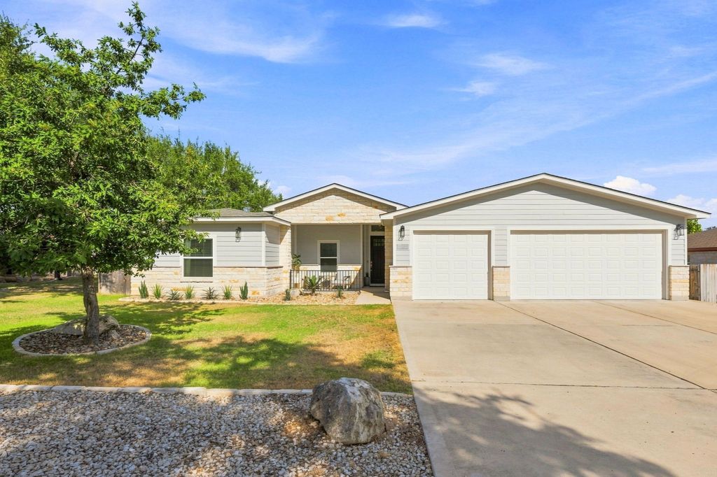 2111 American Drive, Lago Vista