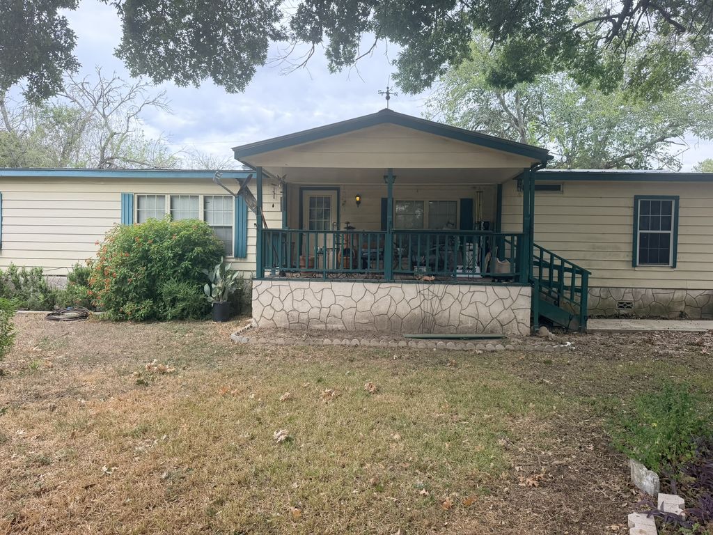 151 Oak Drive, McQueeney