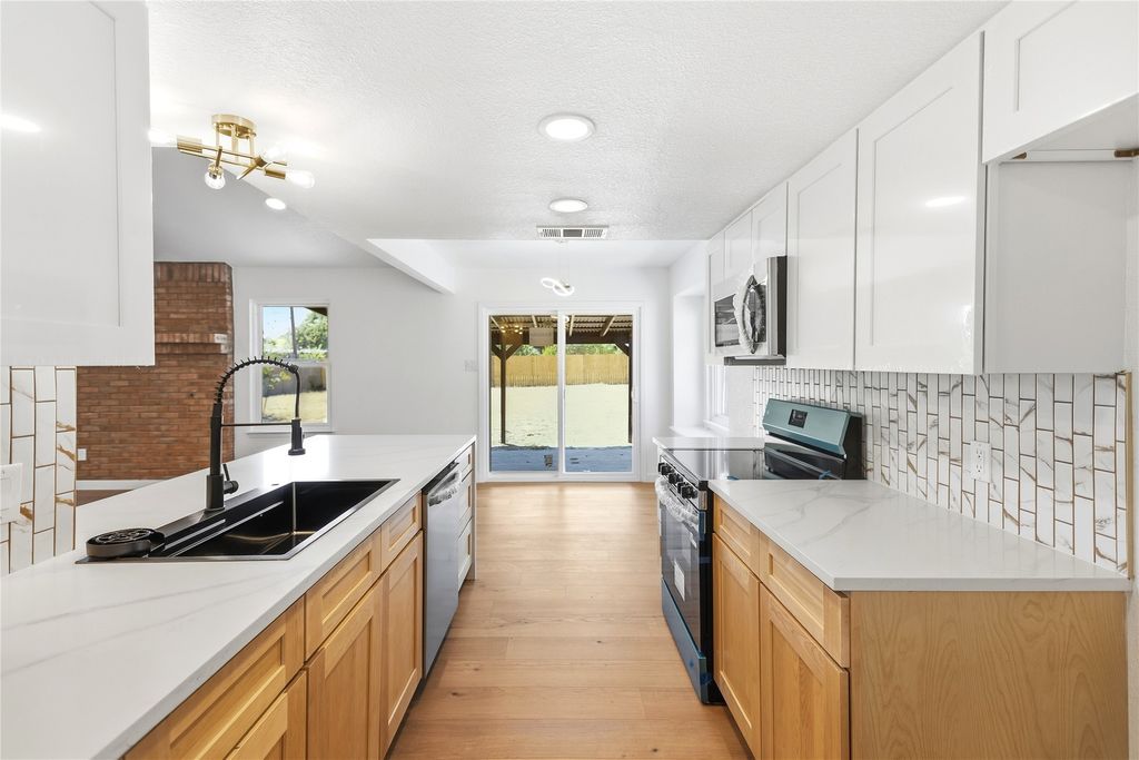 1903 S West Drive, Leander