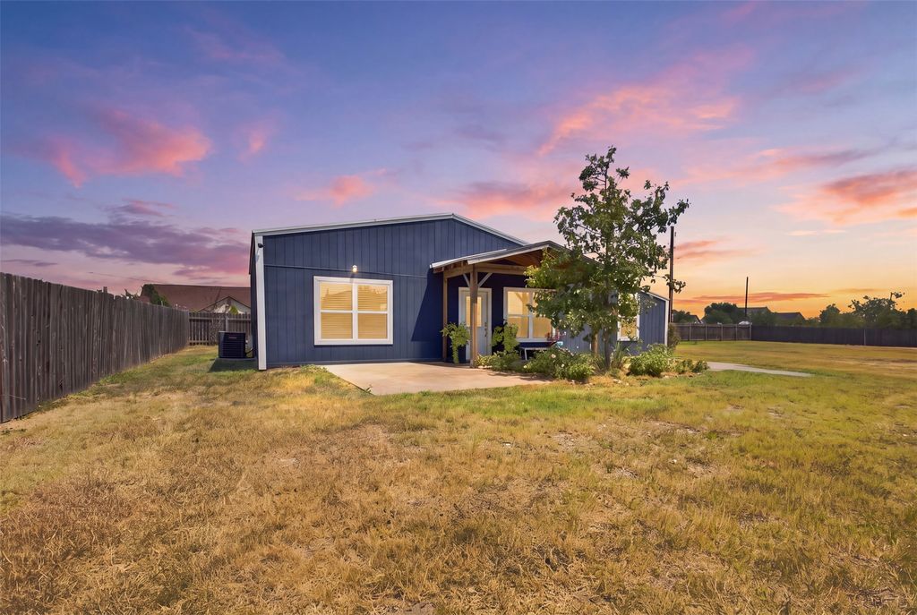 123 Escondido Drive, Del Valle
