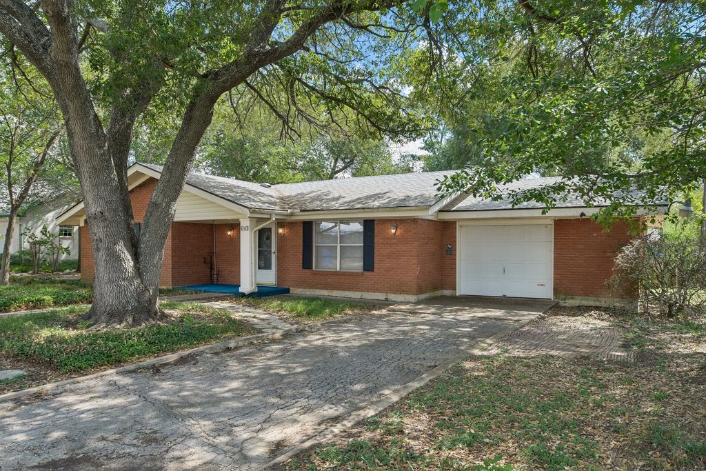 610 Mogonye Lane, Elgin