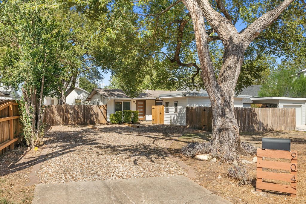 904 Plateau Circle, Austin