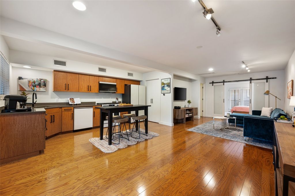 1115 10th Street 209, Austin