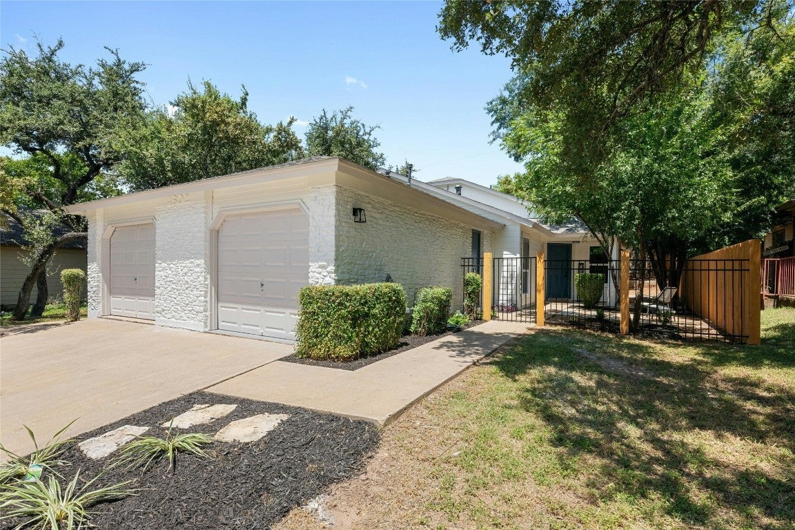 4602 Brown Bark Pl on in Austin MLS® 9906183 Listed for 738000