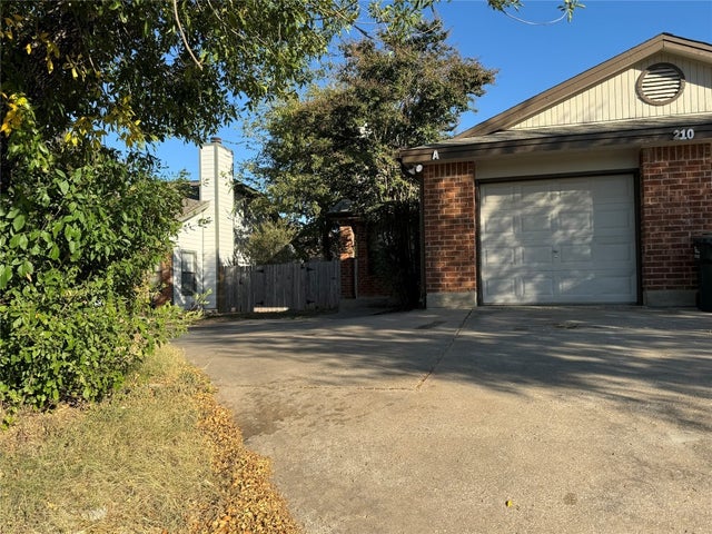 210 Tamara Drive A & B, Georgetown