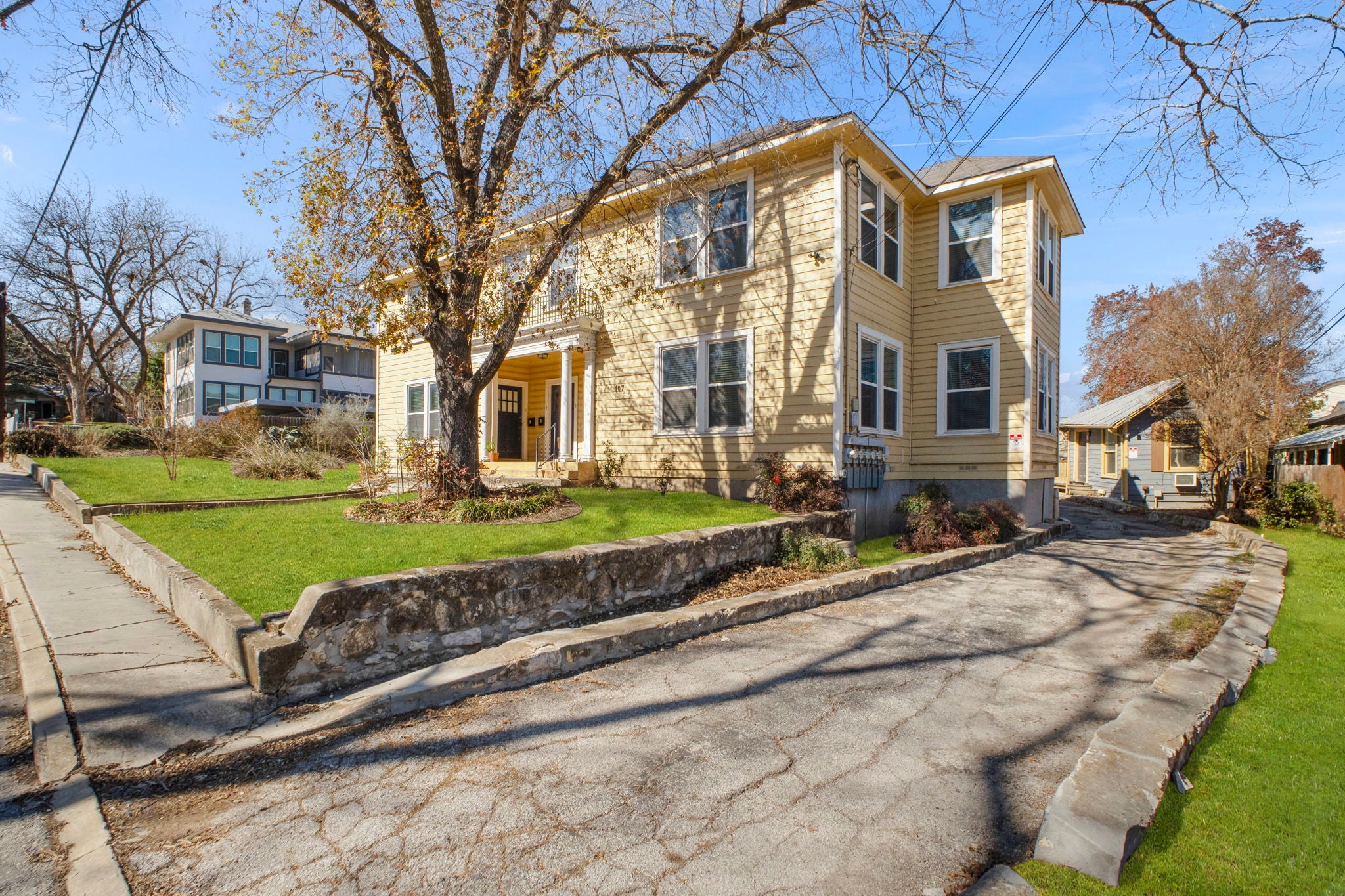 Photo of Listing #1087951