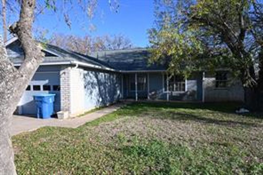 817 Lexington Road, Elgin