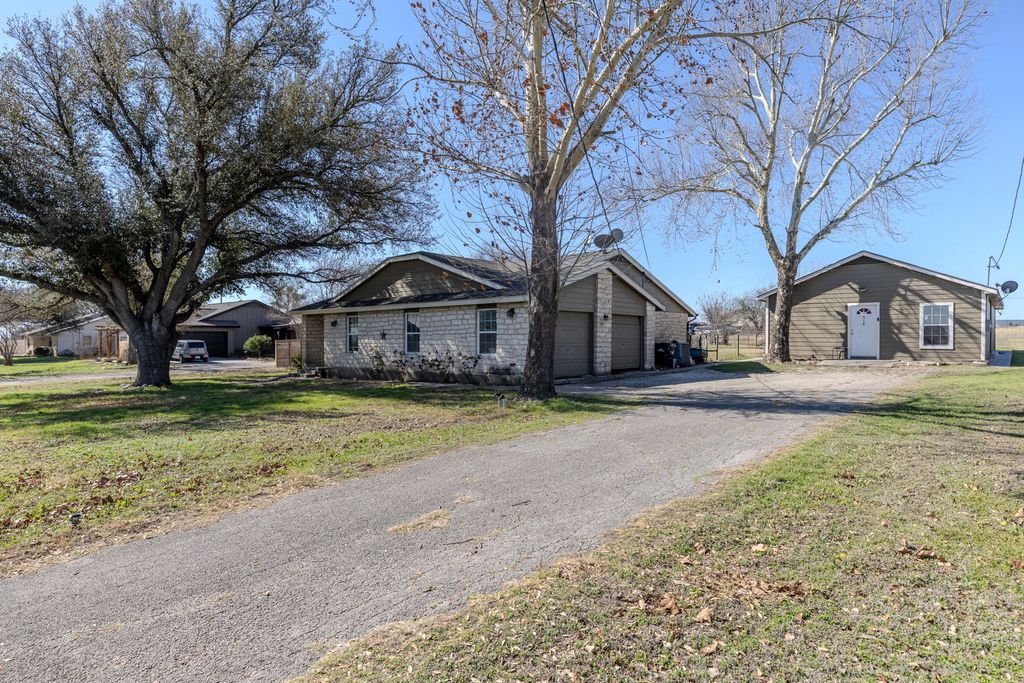 61 Family-a Circle, Hutto