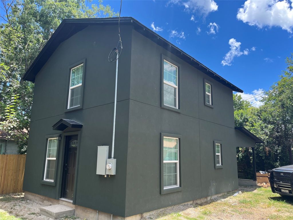 304 S Walnut Street A, B, & C, Lampasas