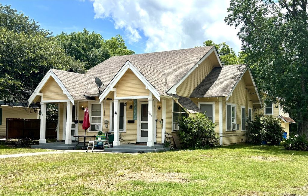 803 Elm Street, Seguin