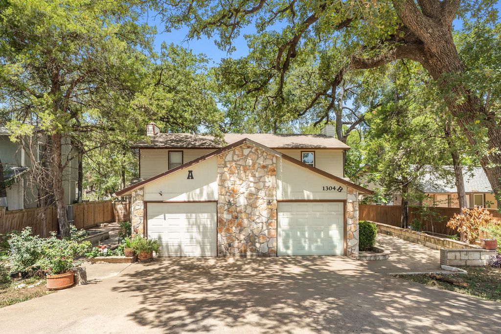 1304 Cool Shadow Drive, Del Valle