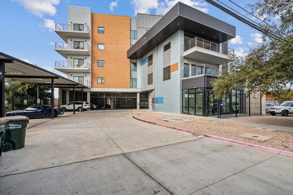 6444 Burnet Road 305, Austin