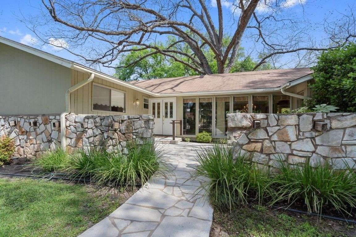 Photo of Listing #2610910