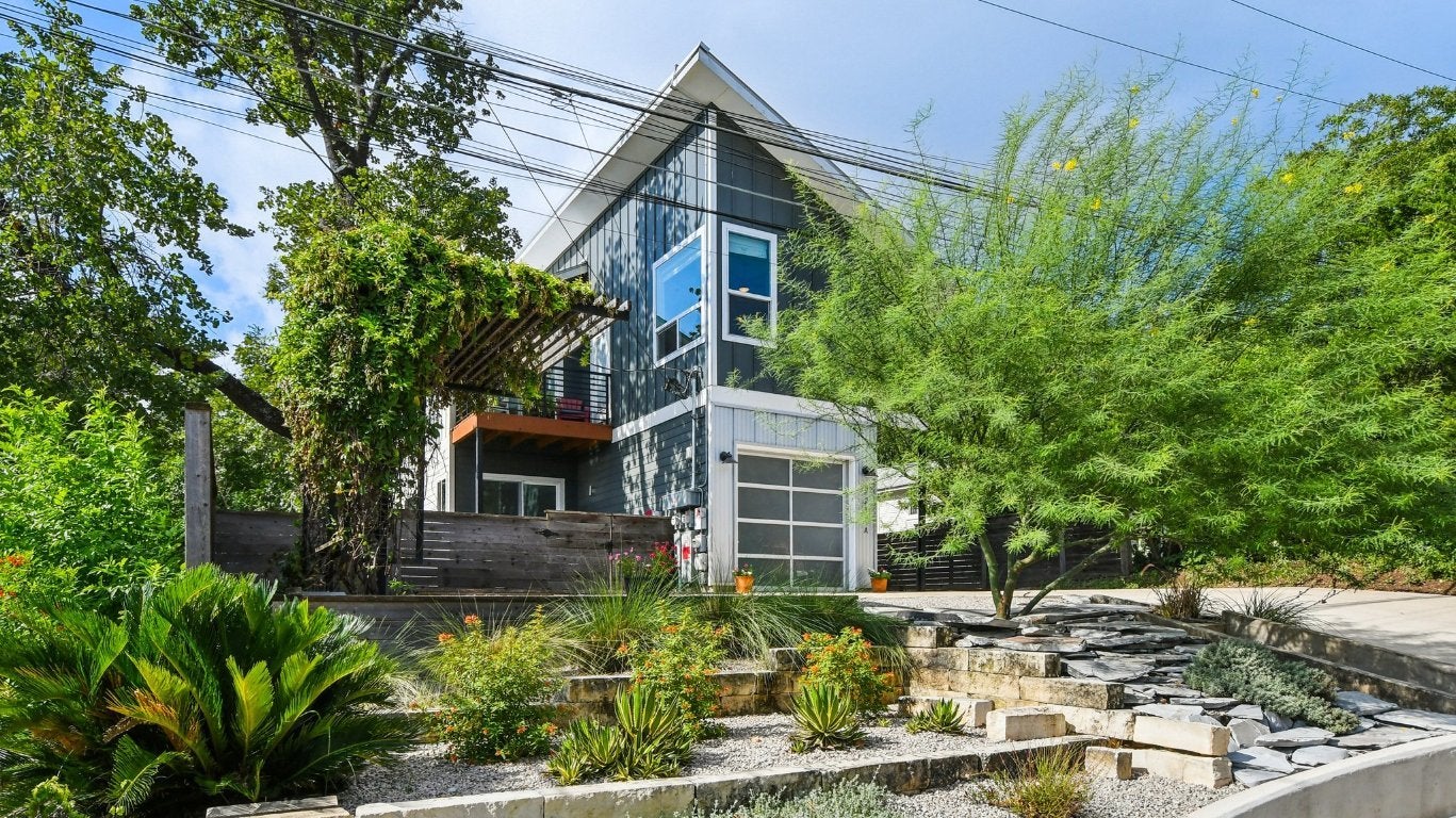 Photo of Listing #3612402