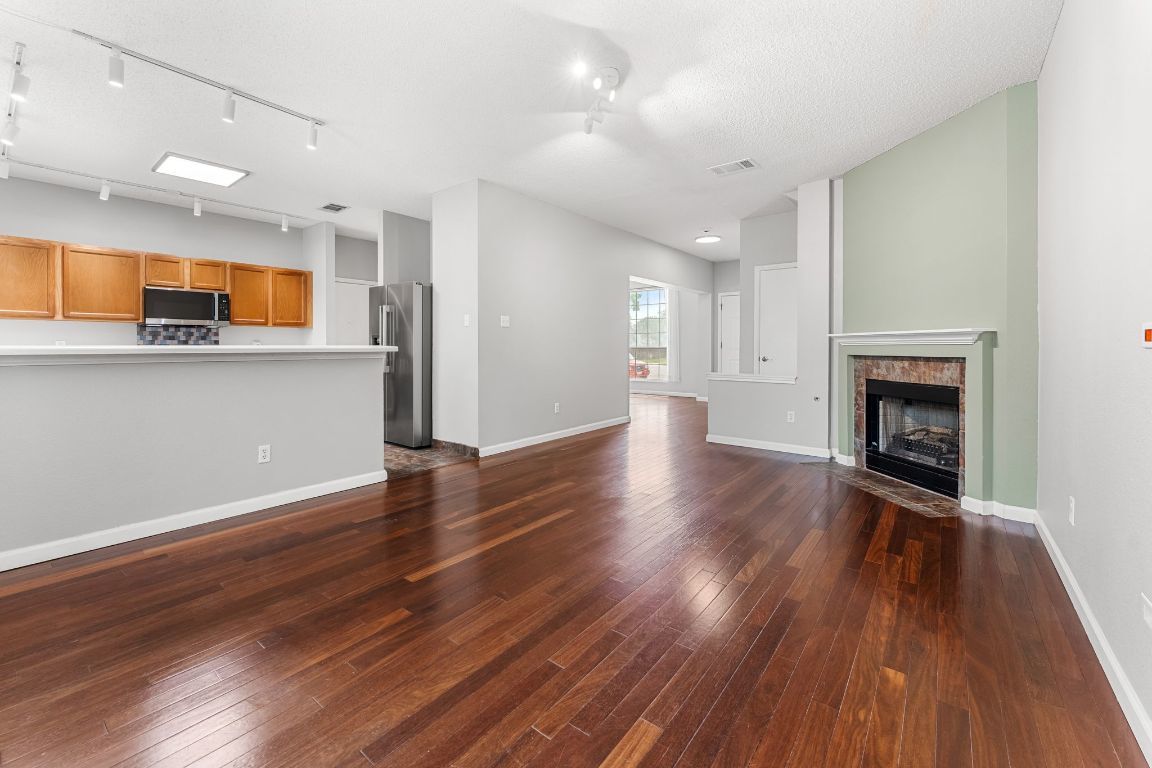 Photo of Listing #9047828