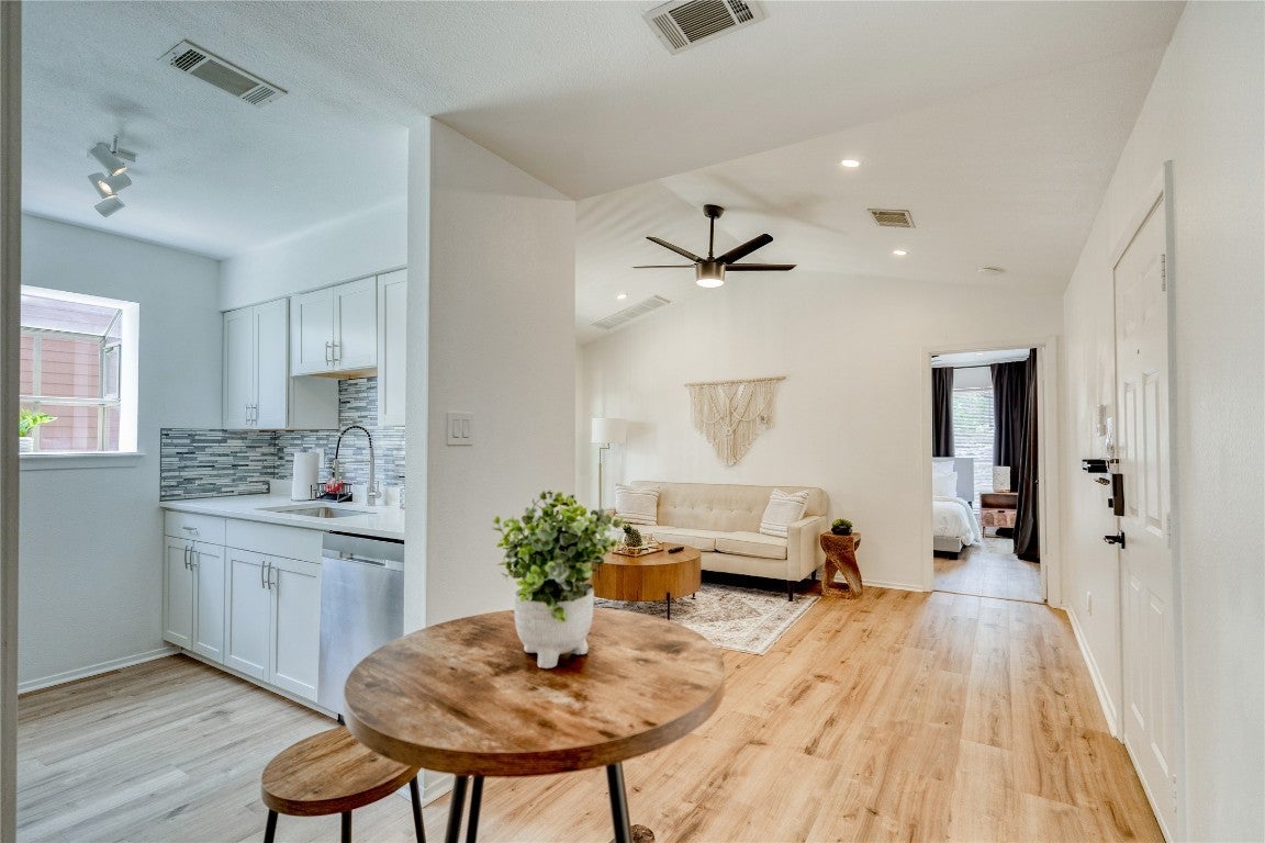 Photo of Listing #9381077