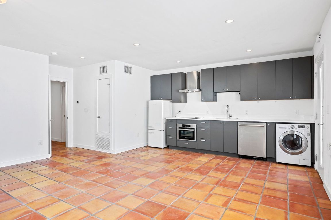 Photo of Listing #9348265