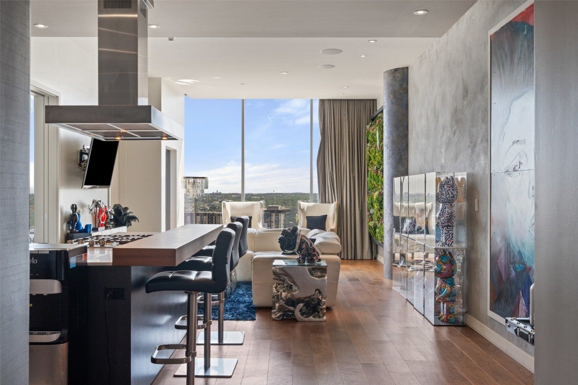 Photo of Listing #8439386