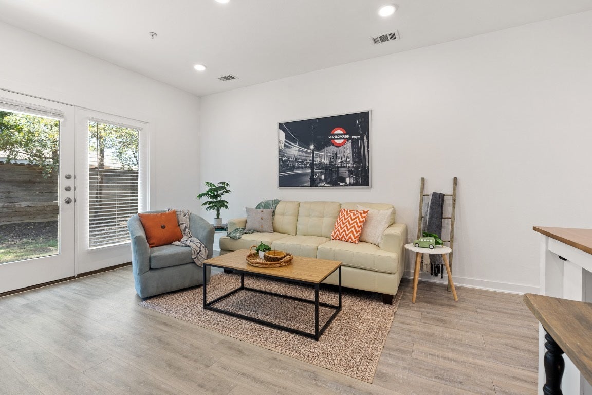 Photo of Listing #9810196