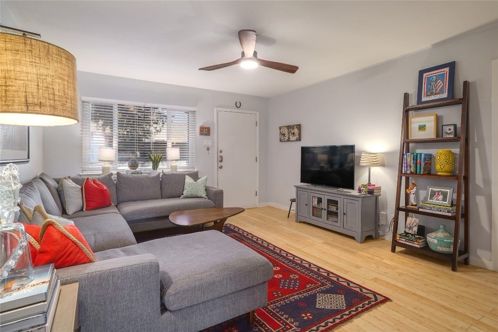 2303 East Side Drive 223, Austin