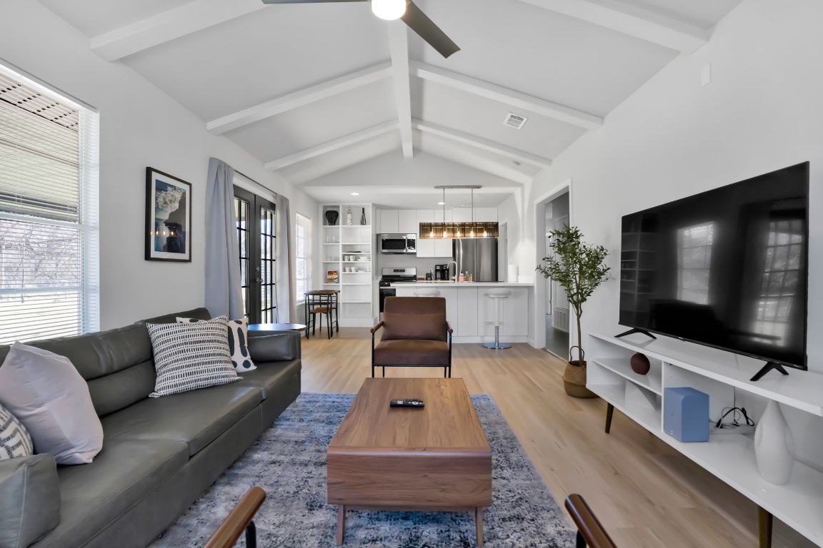 Photo of Listing #1833911