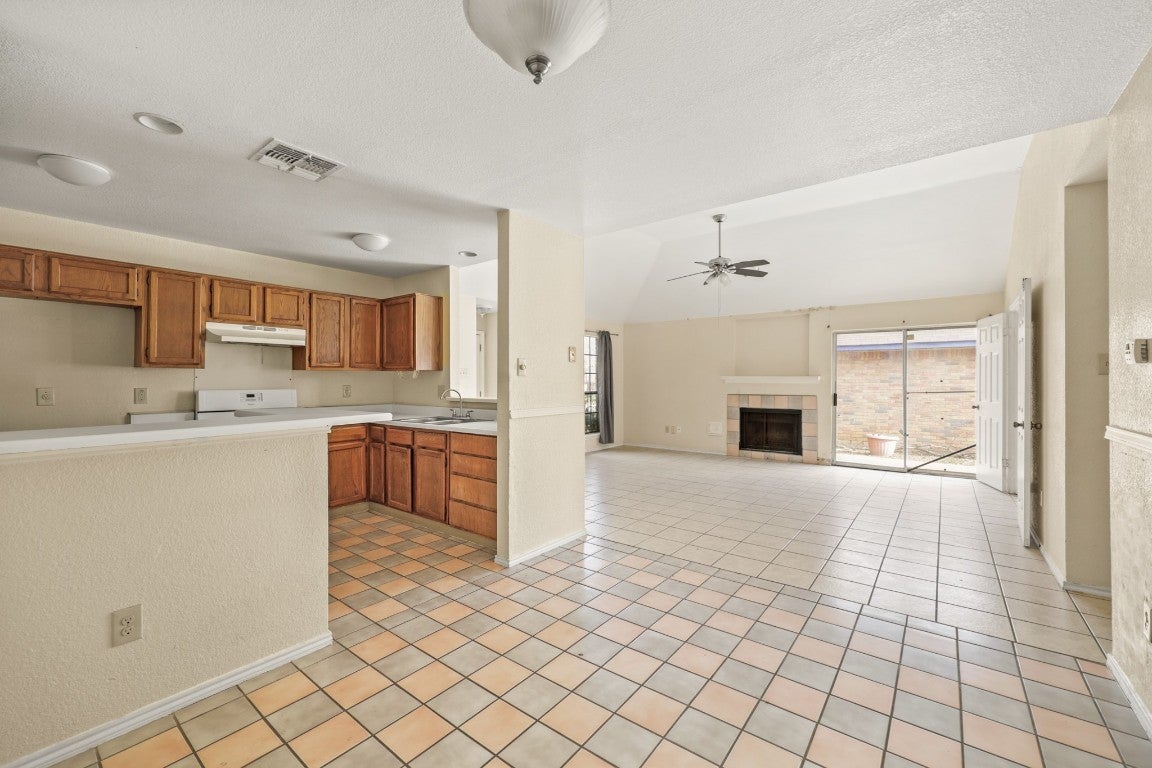 Photo of Listing #9407910