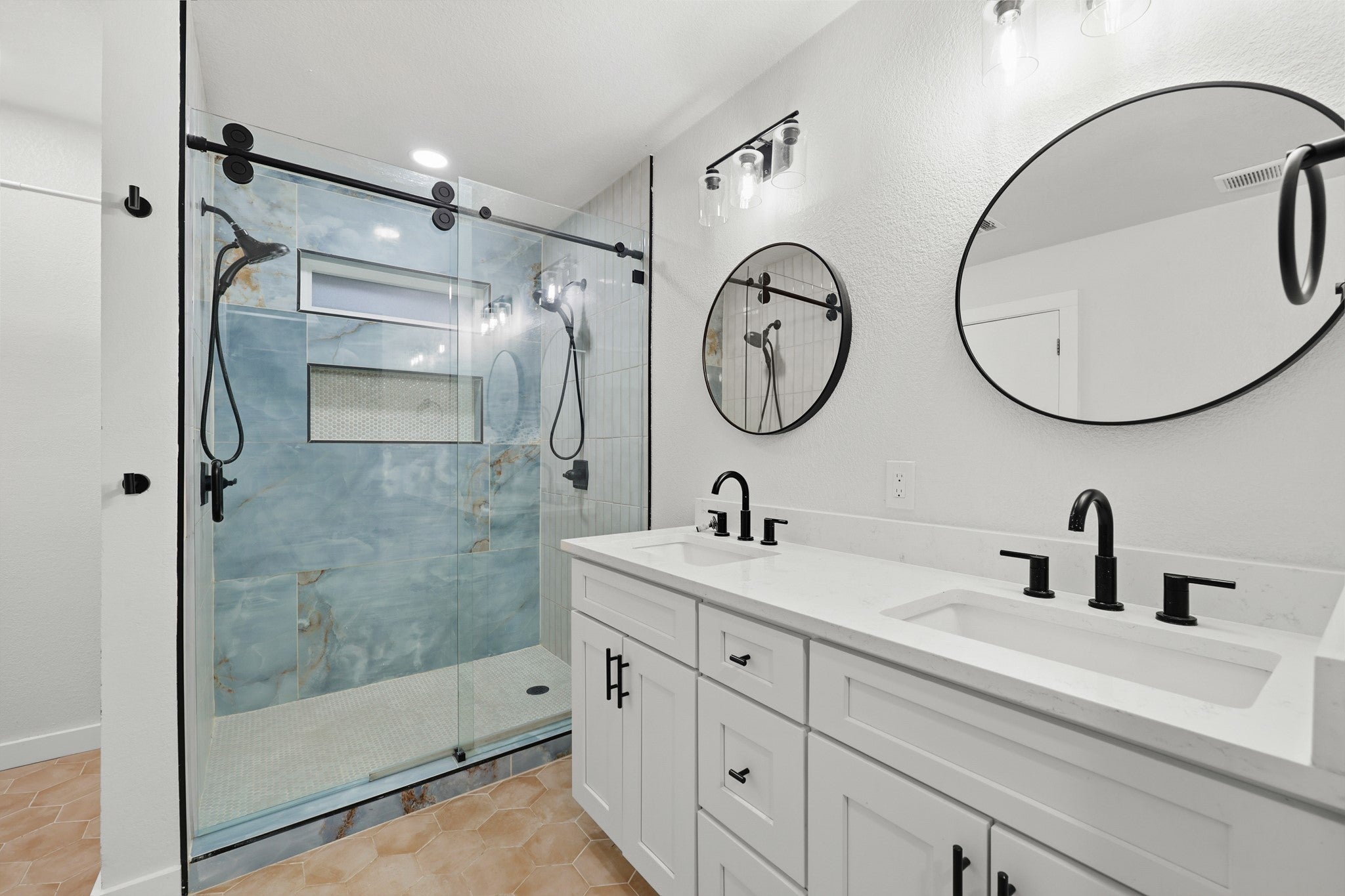 Photo of Listing #2244075