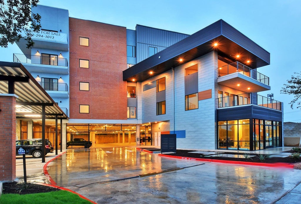 6444 Burnet Road 305, Austin