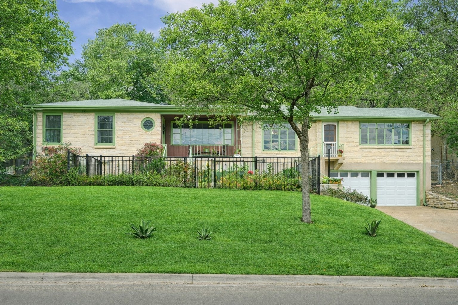 Photo of Listing #8549089