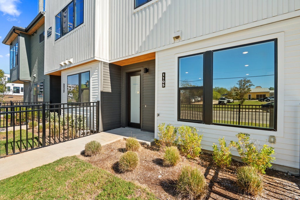 Photo of Listing #2233390