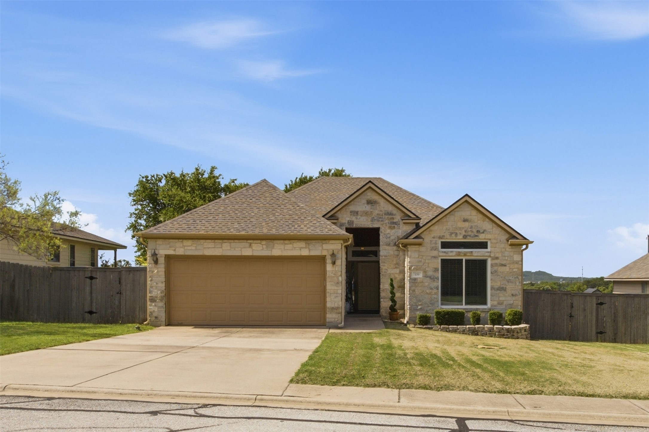 Photo of Listing #2371071