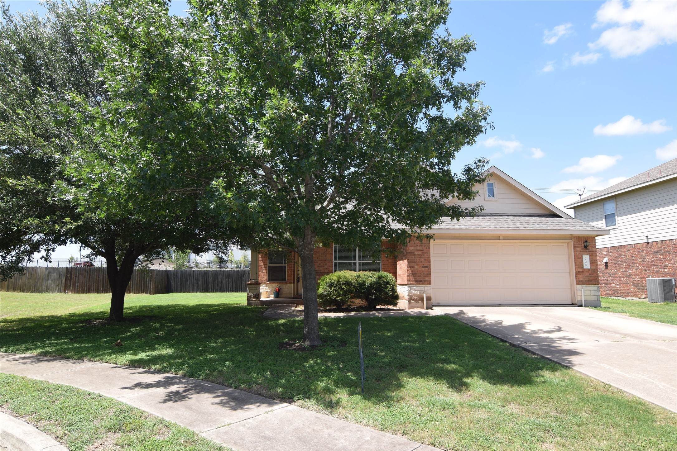 Photo of Listing #5352873